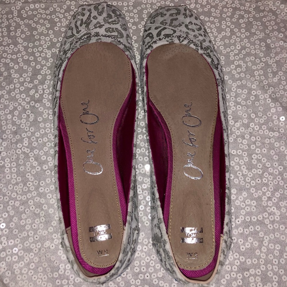 TOMS suede grey leopard print ballet flats in size 9